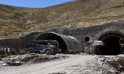 Hakkari'de T-2 Tüneli'nde çalışmalar sürüyor