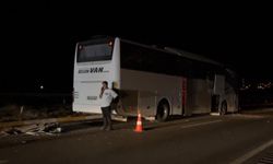 Van otobüsü otomobil ile çarpıştı!