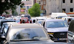 Van'da trafik sorunu büyüyor! Uzun araç kuyrukları, korna sesleri…