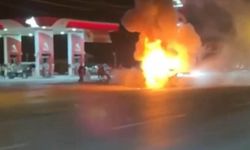 Alev alan otomobilde yaralanan 2 çocuk Van’a sevk edildi