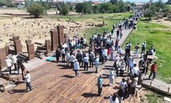 Ahlat'taki Selçuklu Meydan Mezarlığı'na ziyaretçi akını