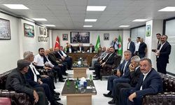 Başkan Şemsi Bayraktar Yüksekova'da çiftçilerle buluştu