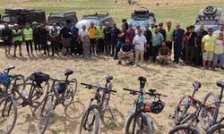 Doğaseverler Van Gölü'nün saklı cennetine pedal çevirdi