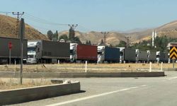 Gümrük kapısında 3 kilometrelik tır kuyruğu oluştu