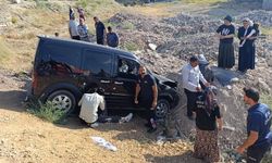 Van’da kontrolden çıkan araç molozlara çarptı: 3 yaralı