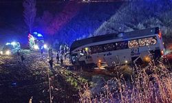 Yolcu otobüsü şarampole uçtu: 24 yaralı