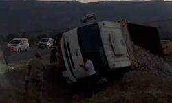 Freni boşalan kamyon devrildi: 1 yaralı