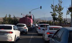 Van Gölü sahil yolunda tehlike büyüyor