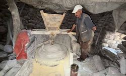 47 yıldır dede yadigarı su değirmenini işletiyor