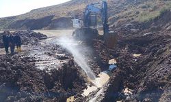 Hakkari’de 3 bin 500 rakımda su hattı için zorlu çalışma