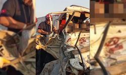 Kamyonet, TIR’a arkadan çarptı: 2 ölü