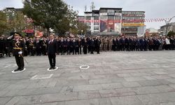 Van’da çelenk sunma töreni düzenlendi