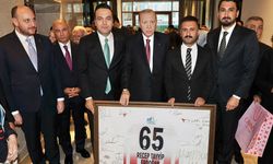 Vanlı gençlerden Cumhurbaşkanı Erdoğan’a imzalı forma