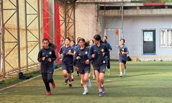 Yüksekovalı futbolcu kız kardeşlerin hedefi milli forma