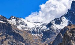 Hakkari'nin dağlarına sezonun ilk karı yağdı