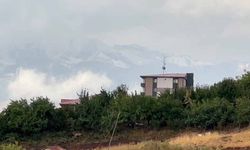 Yüksekova'ya mevsimin ilk karı düştü