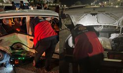 Van’da otomobiller çarpıştı! Yaralılar araçta sıkıştı