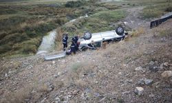 Van'da otomobil takla attı: 2 yaralı