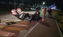 Van'da trafik kazası: Otomobil takla attı!