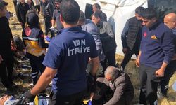 Van'da tır yolcu minibüsü ile çarpıştı: 1'i ağır, 11 yaralı