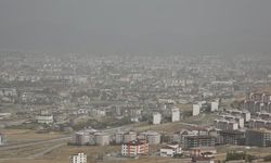 Basra Körfezi üzerinden gelen toz bulutları Van'ı kapladı