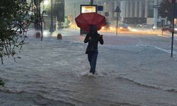 İstanbul'u sağanak ve fırtına vurdu: 2 kişi hayatını kaybetti
