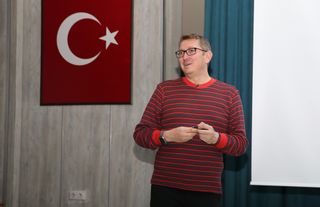 NASA'da görevli Türk astrofizikçi, Hakkari'de öğrencilerle söyleşi yaptı