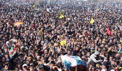 Van'da Coşkulu Newroz Kutlaması