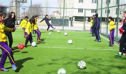 Van'da kız futbol takımı 7 yıldır yenilgi yüzü görmedi