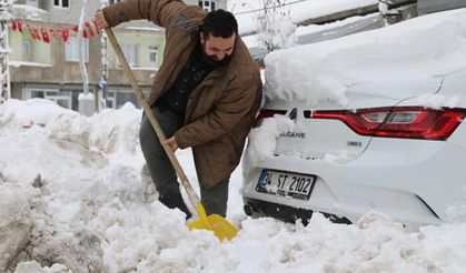 Van Başkale kara gömüldü