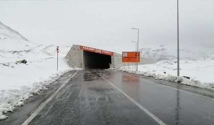 Van'da Karapet Geçiti'nden bilindik kar manzaraları