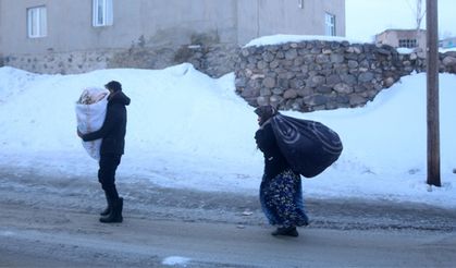 Depremler Van'da o köyü vurdu!