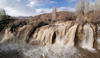 Van'ın saklı cenneti baharla birlikte coşkun akmaya başladı