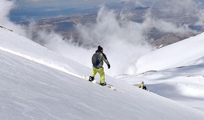 Artos Dağı zirvesinde Van gölü manzaralı snowboard!