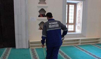 Melike Hatun Camii virüs tehlikesine karşı dezenfekte edildi