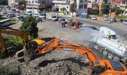 Mersin'de kamusallaştırılan 8 binanın yıkımı gerçekleştirildi