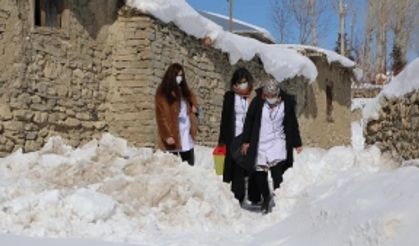 Vakaların arttığı Van'ı, aşılamada 'mavi kategori'ye taşımak için çabalıyorlar