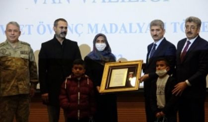 Vanlı şehit ailelerine ‘Devlet Övünç Madalyası’ takdim edildi