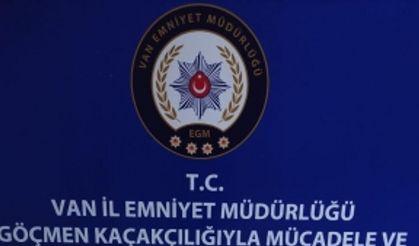 Afgan göçmen kaçakçılarının evinde 55 bin 900 TL ele geçirildi