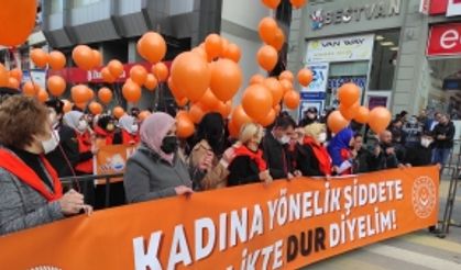 Van’da kadına şiddete karşı yürüyüş