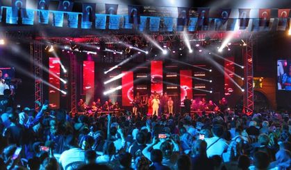 Van'da TRT sanatçıları konser verdi