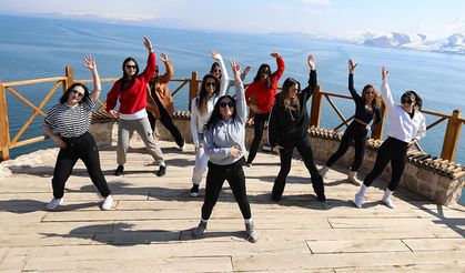 Vanlı kadınlar, Akdamar Adası'nda zumba yaptı