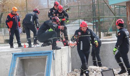 Van'da teferruatlı deprem tatbikatı yapıldı