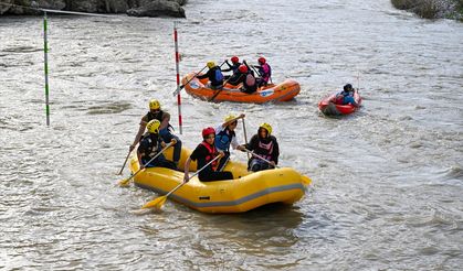 Raftingciler, Çatak Çayı'nda şampiyonalara hazırlanıyor