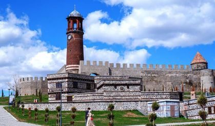 Doğu’da güneş yüzünü gösteriyor