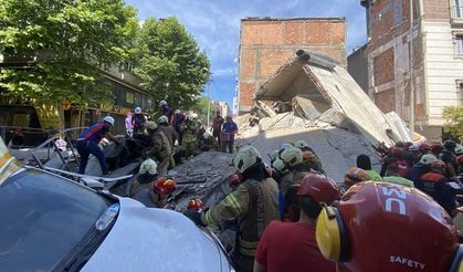 İstanbul'da 3 katlı bina çöktü!