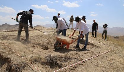 Çavuştepe Kalesi'nde izler araştırılıyor