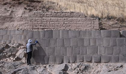 Ayanis Kalesi'nin ihtişamı surlarıyla ortaya çıkıyor