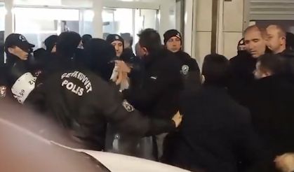 Bahçesaray Belediyesi önünde protestolar başladı