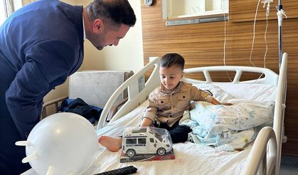 AK Parti Van İl Gençlik Kolları’ndan çocukları sevindiren ziyaret